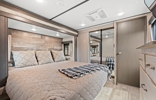 2 Brm w/a loft Coastal Adventure 5th wheel retreat