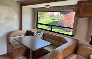 2017 LIKE NEW Winnebago Minnie 31K Sleeps 8!