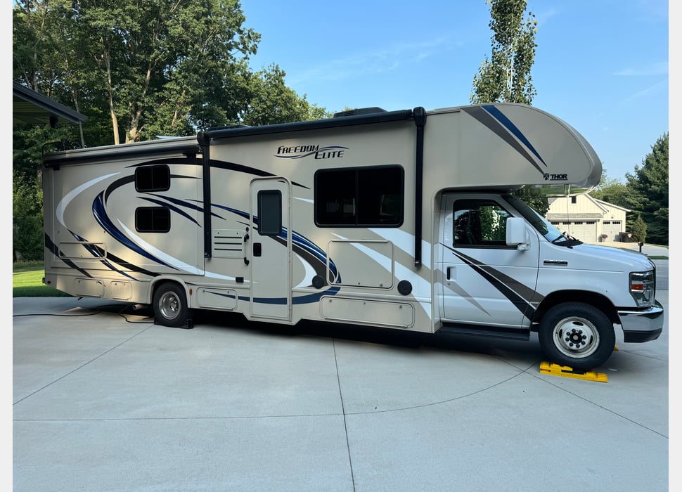 Class C Motor Home rentals in Rockford