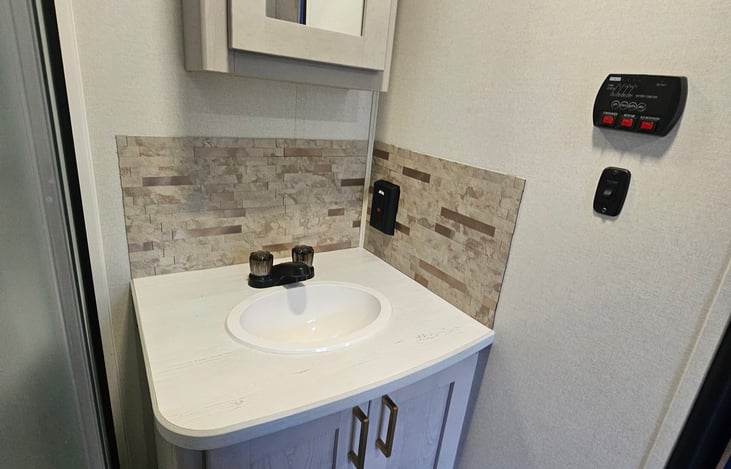 Equipped with propane and carbon monoxide detectors for peace of mind on every trip