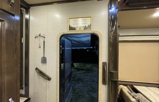 Luxury Pet Friendly RV priced to rent!!!!