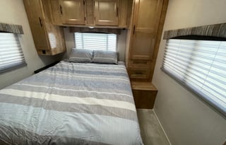 2021 Coachmen RV Leprechaun 270QB Ford 350