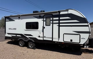 Clean & Modern 2022 Mallard – Sleeps 4