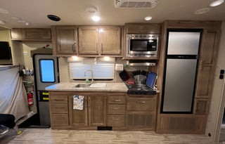 2019 Entegra Coach Odyssey 29V 32’