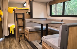 Sleeps Up to 10! Like New Inside & Out! (GWTX1816)