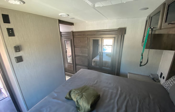 Master bedroom Queen bed
