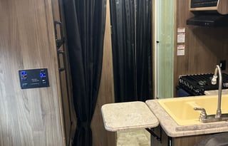 Family RV + Free E-Bike! 2017 Coachmen 27QB