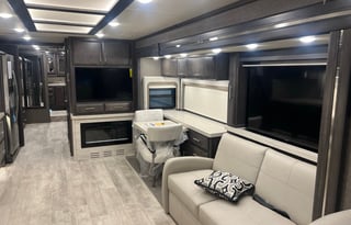 2022 Thor Motor Coach Venetian A40