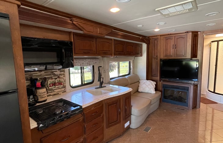 Propane stove, microwave. Nice sink