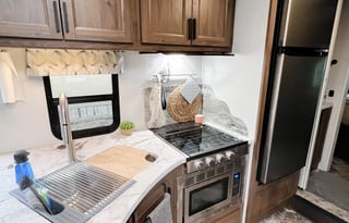 2021 RV w/3 Slides - Sunseeker 2500TS