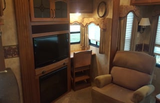 5th wheel, Montana, pet friendly & comfortable