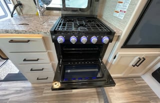 25ft. RV — easy to drive, unique trip experience!