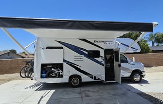25ft. RV — easy to drive, unique trip experience!