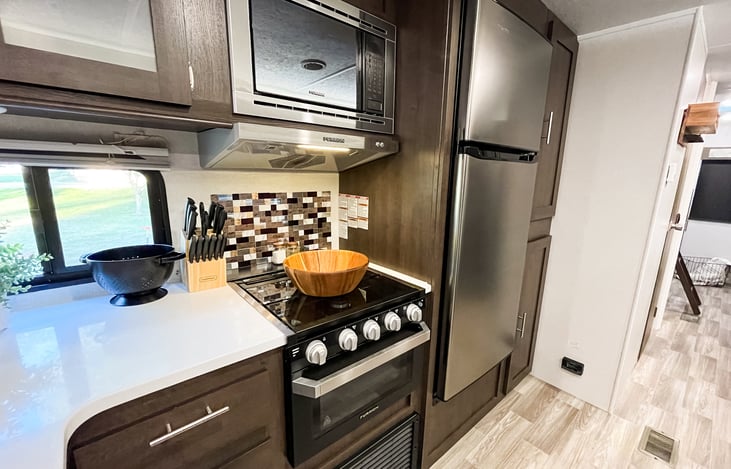 3 burner stove/microwave/refrigerator