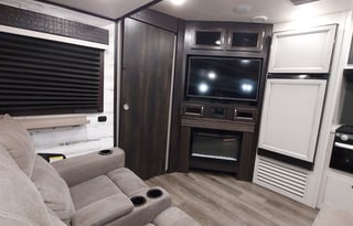 Fireside RV's 2021 Jayco White Hawk 27RB LMI1125
