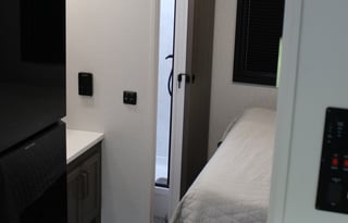 Cozy 23' Class C Motorhome | Sleeps 5