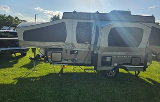Like new Popup camper with A/C