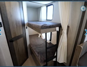 Forest River RV Surveyor Legend 19BHLE