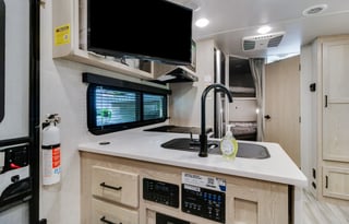 Spacious & Family Friendly Micro Lite 25 ft