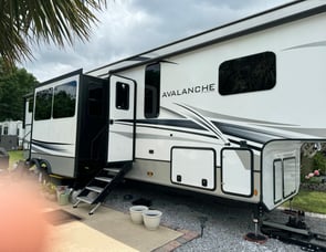 Keystone RV Avalanche 378BH