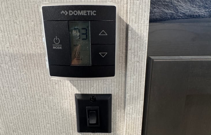 Dual zone thermostat