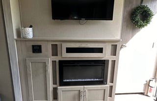 SPACIOUS FAMILY RV W/ ROOM FOR 10!