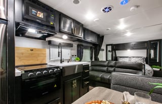 Luxury RV w/patio, Relax - bbq
