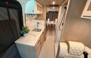 Luxe Nomad is a Luxury 2025 Sprinter 170" AWD