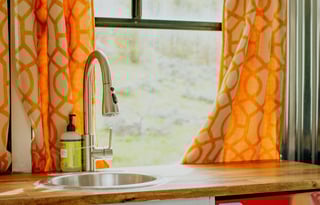 Couple & Bestie Adventure Bus - Cozy and Spacious