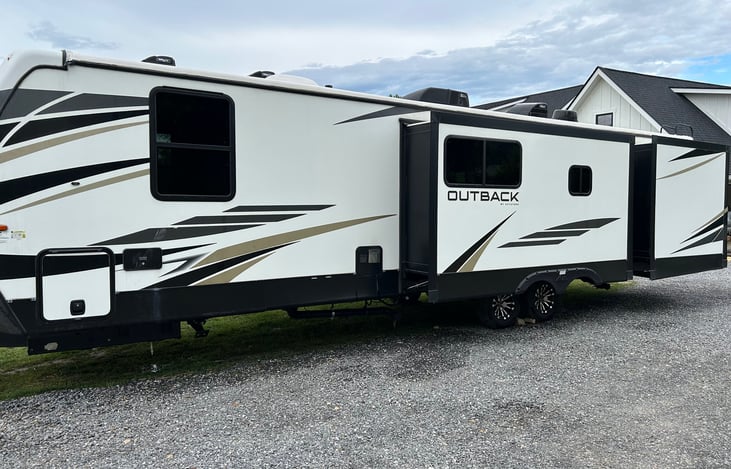 Fully loaded Keystone Outback equipped with 3 slides, spacious living room, private bunkhouse, large outdoor kitchen, large pop-up TV, outdoor speakers, spacious bathroom, and more. Sleeps 10!