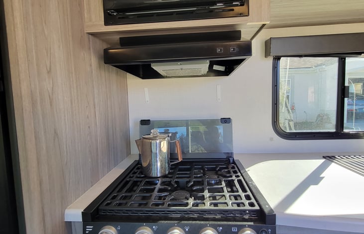 3 burner stove with oven and microwave
