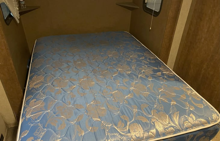 Walk around queen in both rooms! Bedding provided!