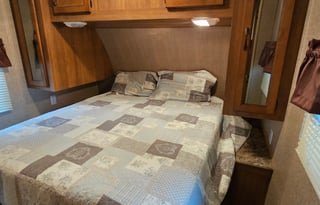 Cute, Cozy, & Clean Bunkhouse - sleeps up to 9