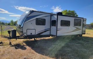 Shadow Cruiser, Bunk Room, Off-Grid Trailer