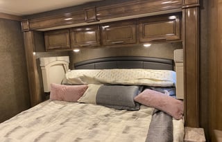 2020 Thor Motor Coach Miramar - 37.1 foot