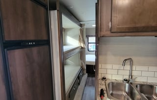 "Apollo" The Family Friendly Redhawk (sleeps 8)