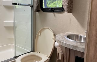 Luxury 2019 Entegra Coach Odyssey 25R
