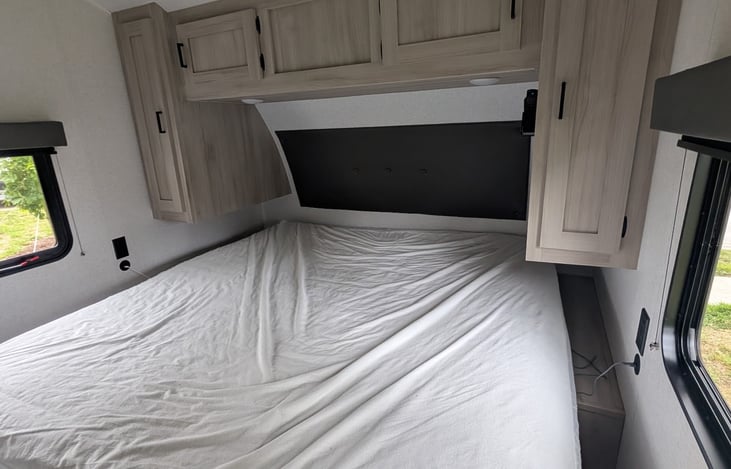 Master King Bed