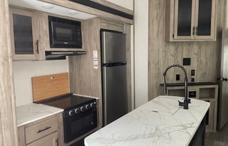 2021 ForestRiver RV Cherokee Arctic Wolf Suite3770