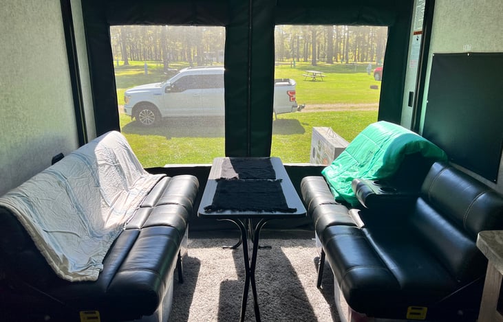 Bunk above the benches, queen size. Benches fold down and turn into another queen size bed. Or just put 1 down for a twin size.