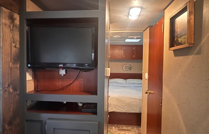 TV/DVD/Roku TV w/remote