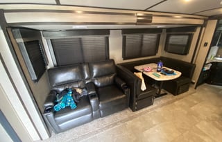 Luxury 35ft Trailer, delivery only, dogs ok