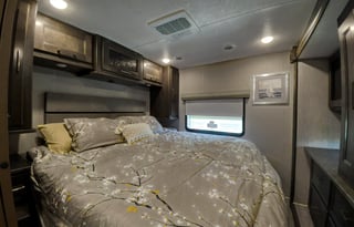 2022 32ls fully stocked and family friendly.