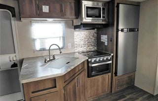 ** LONG TERM RENTALS ONLY ** 38' SILVER LAKE