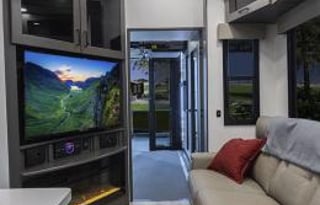 2022 Valor Alliance Toy Hauler Sleeps 9-10