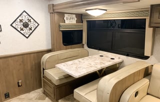 Enzo: New, Kid friendly, 2 full bath, washer/dryer