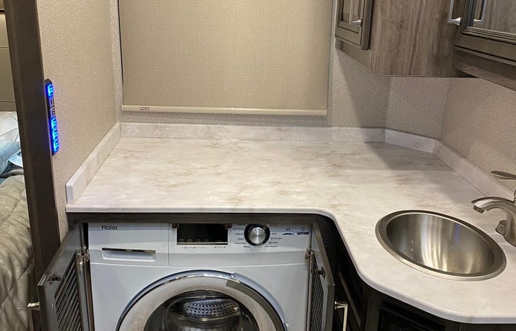 MASTER BEDROOM BATHROOM