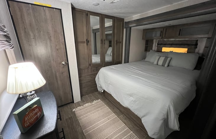 Queen Master bedroom