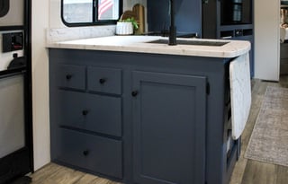 21 Outback Ultra Lite-Half ton / Pet Friendly
