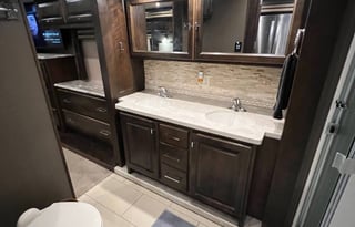 Luxury Coach - Quiet Diesel Pusher - Starlink